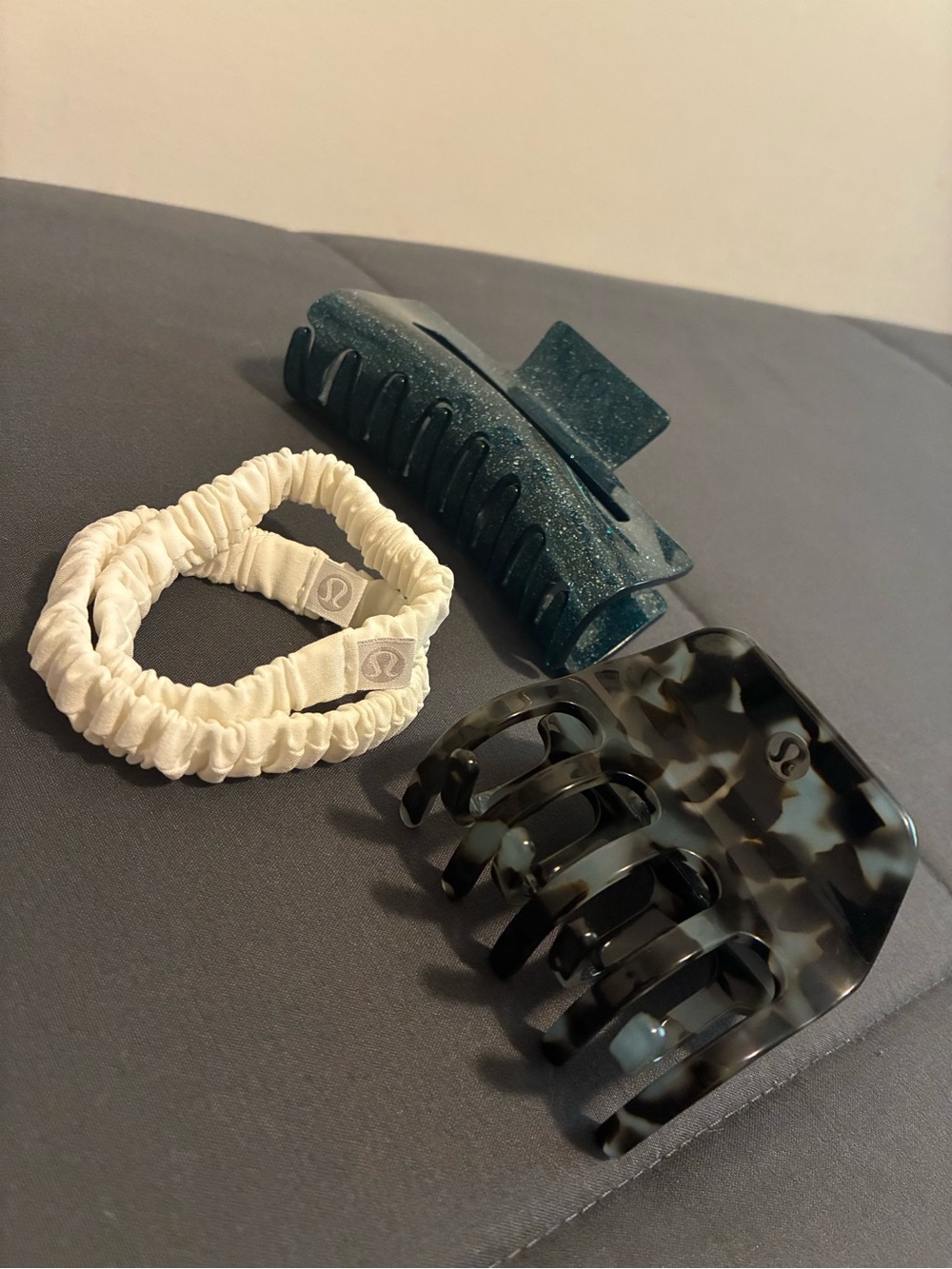 Lululemon Claw Clips x2 // 2 new white hair elastics